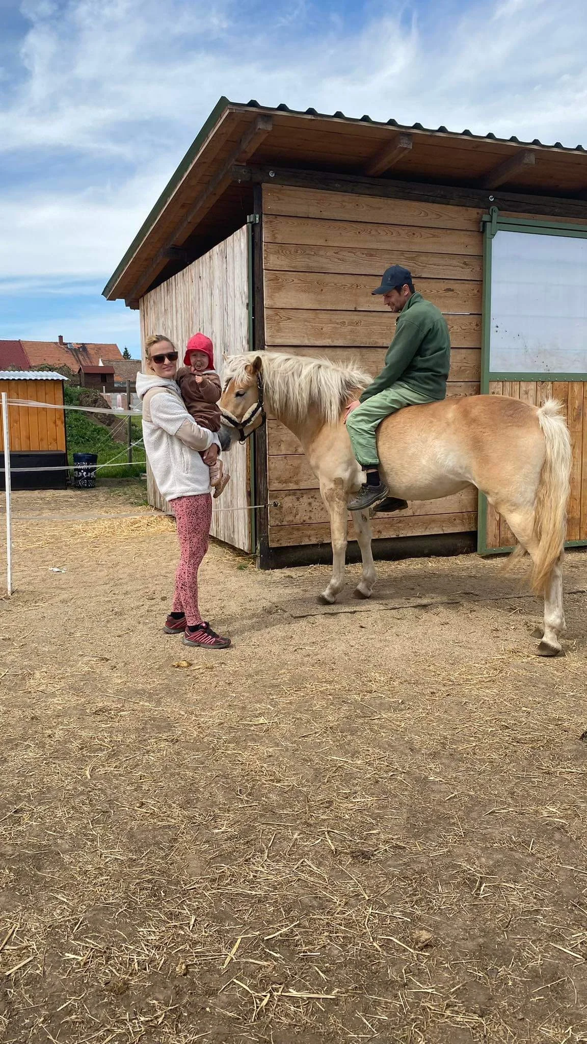 Hodinová projížďka na poníkovi, tažném vozíku či koni na Rodinné farmě Bukovi pro děti i dospělé