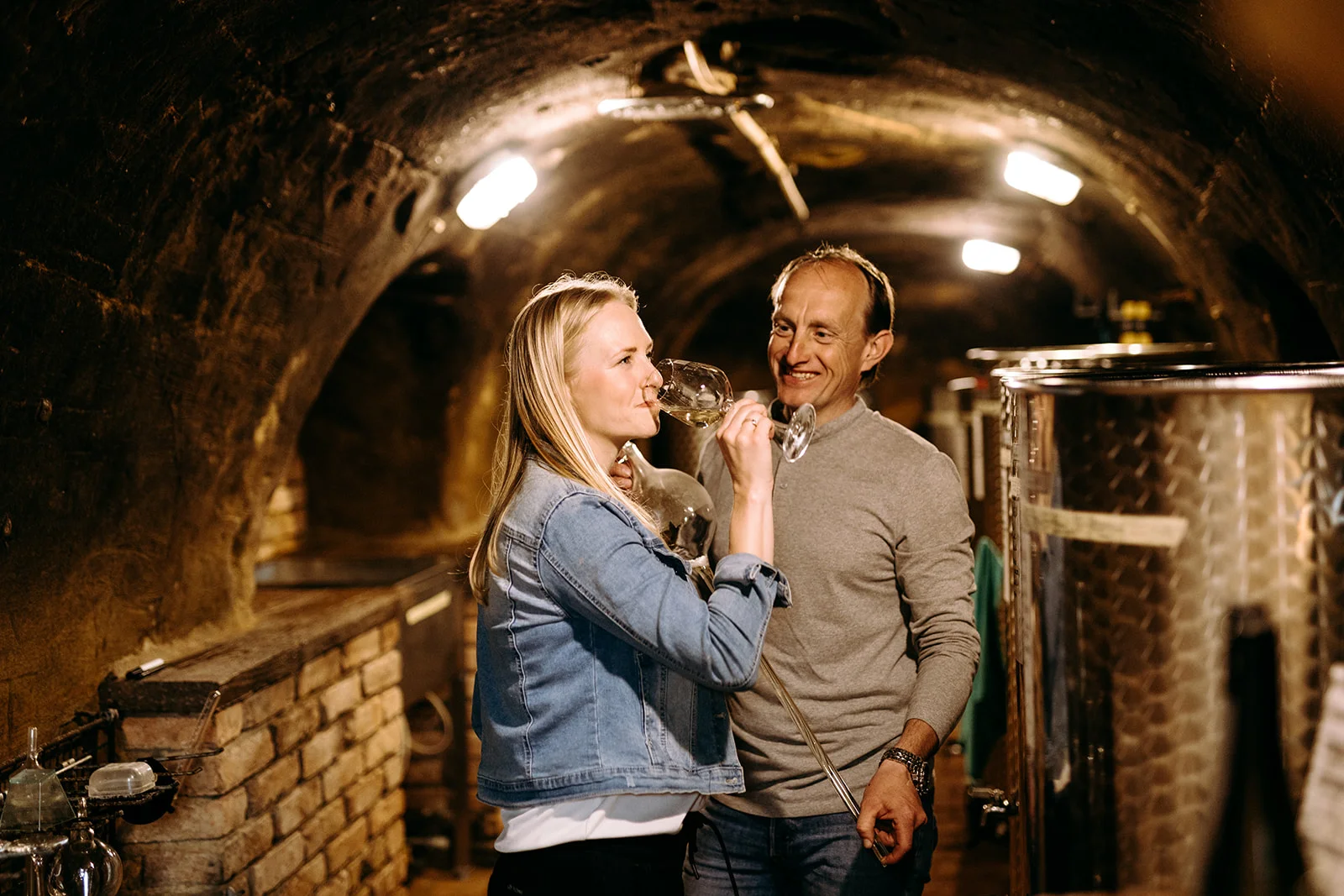 Prohlídka vinařství s degustací 6 až 8 vzorků vína i včetně pohoštění