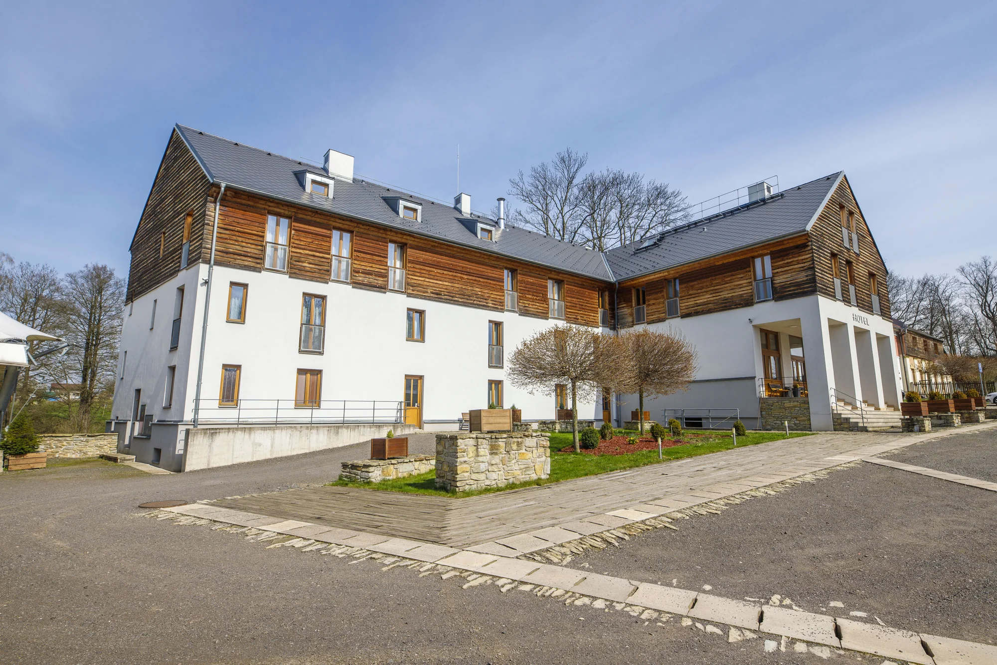 4* pobyt v historickém areálu v Letohradu: snídaně či polopenze, wellness i dámská jízda