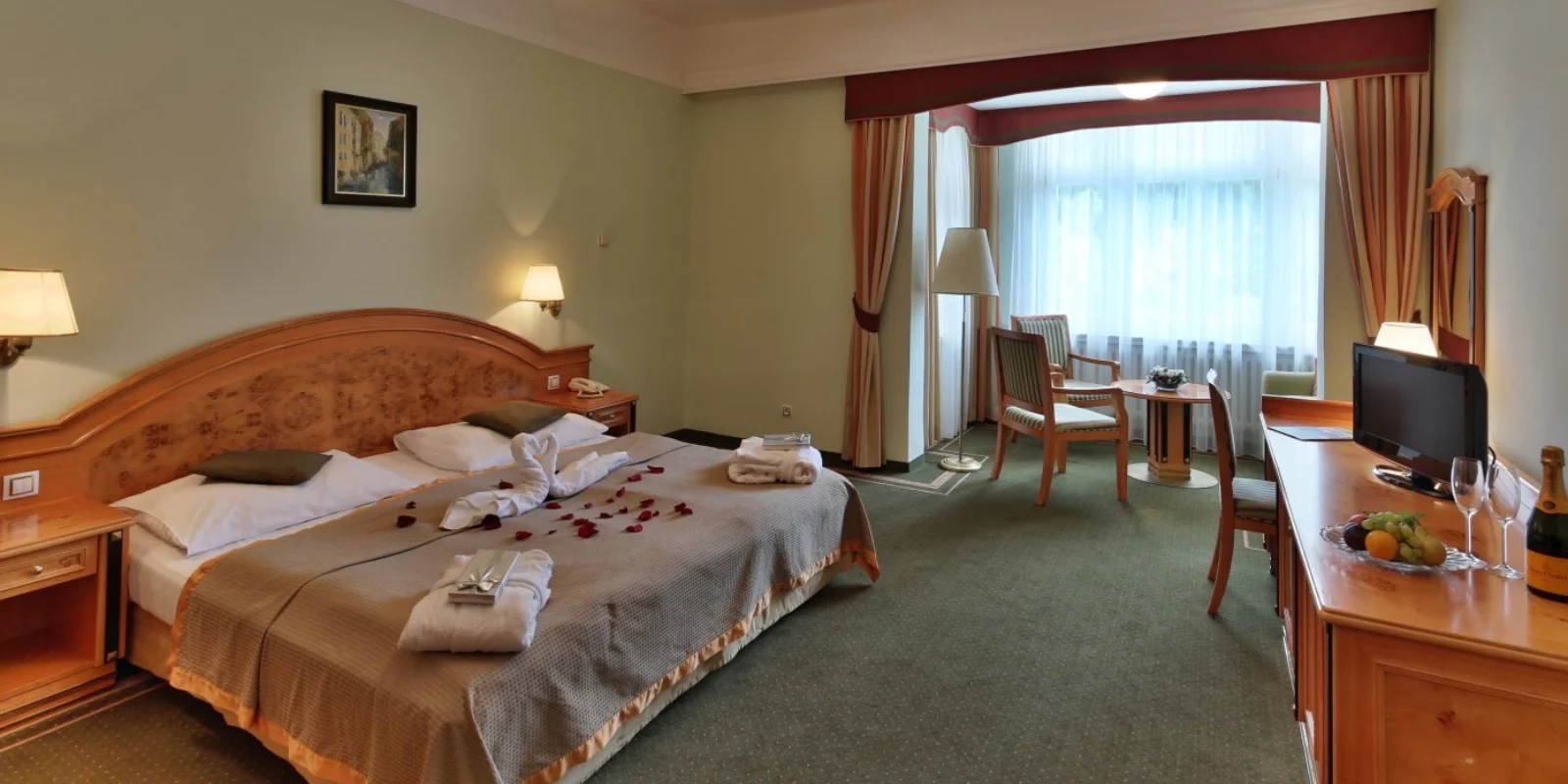 Pobyt ve 4* hotelu v Mariánských Lázních: jídlo, vyhřívaný bazén i wellness procedury
