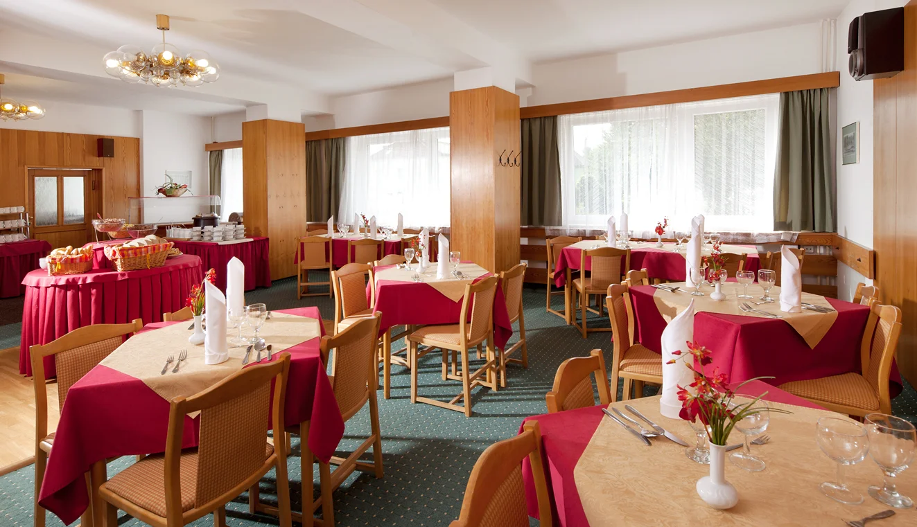3* penzion ve Františkových lázních: snídaně, láhev vína i wellness procedury