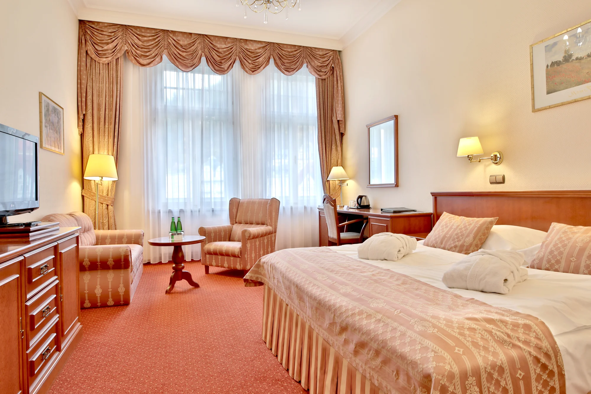 4* pobyt v centru Karlových Varů s polopenzí, neomezeným wellness a masážemi