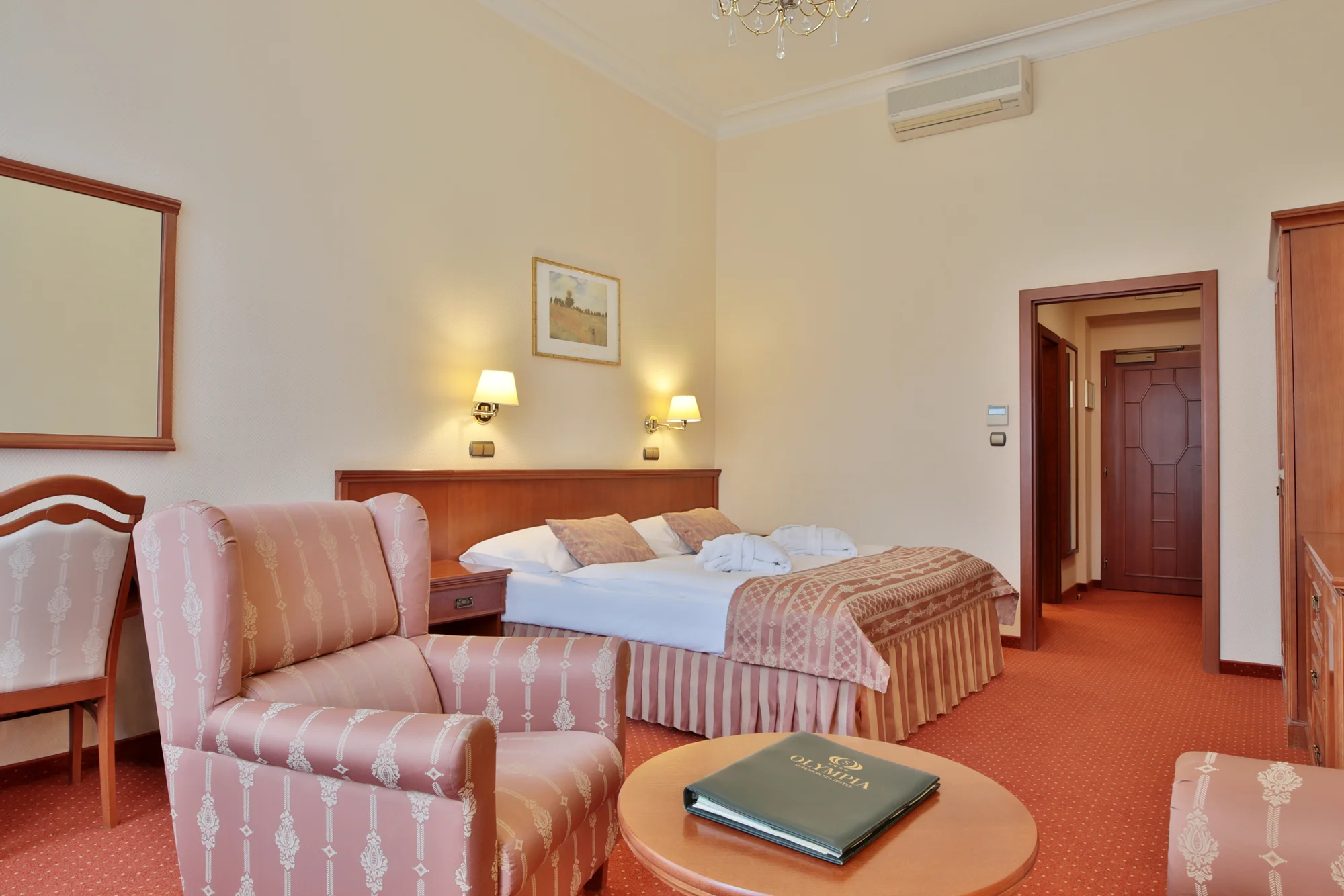 4* pobyt v centru Karlových Varů s polopenzí, neomezeným wellness a masážemi