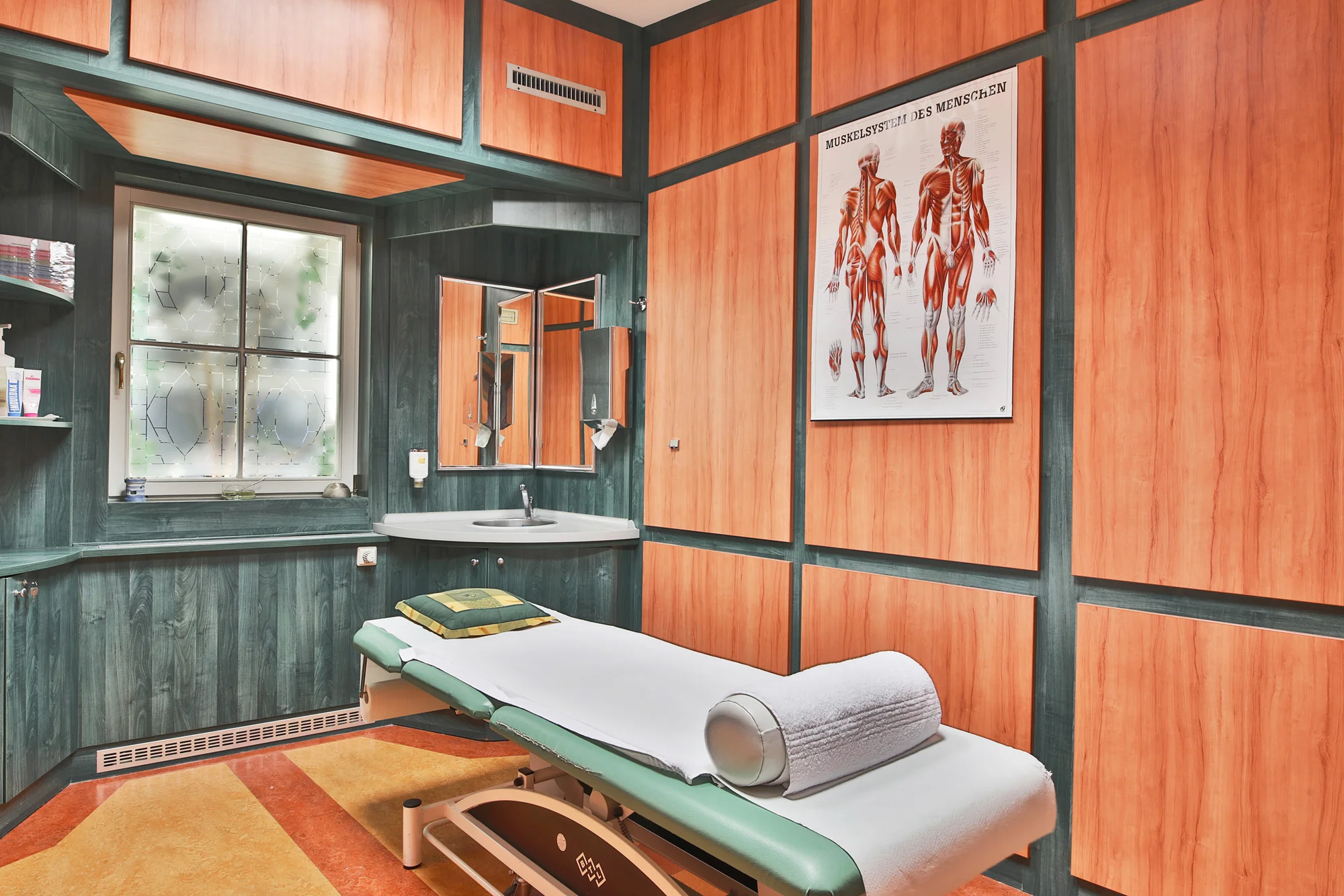 4* pobyt v centru Karlových Varů s polopenzí, neomezeným wellness a masážemi