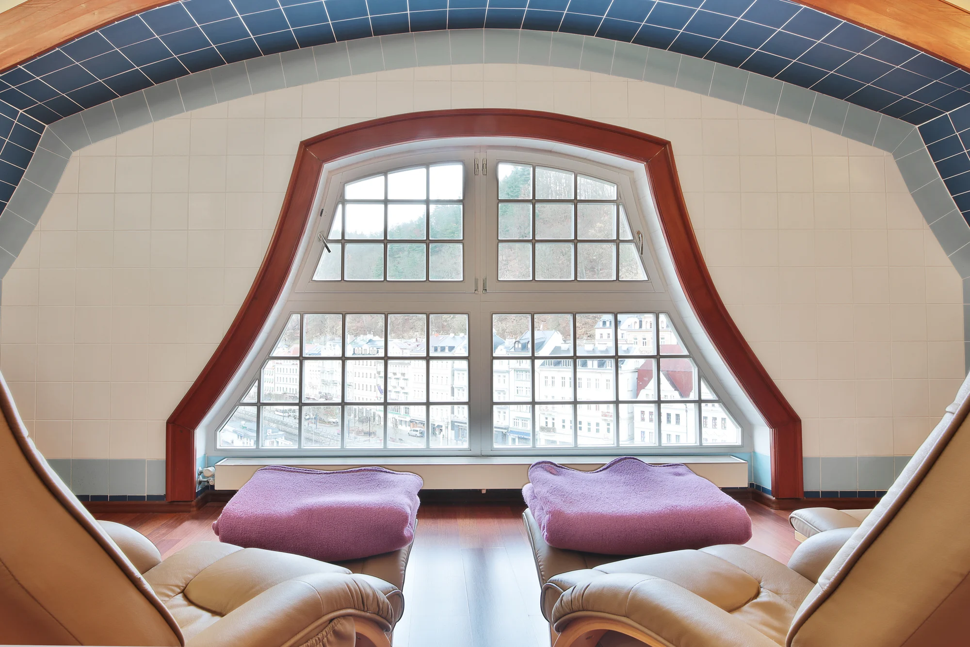 4* pobyt v centru Karlových Varů s polopenzí, neomezeným wellness a masážemi