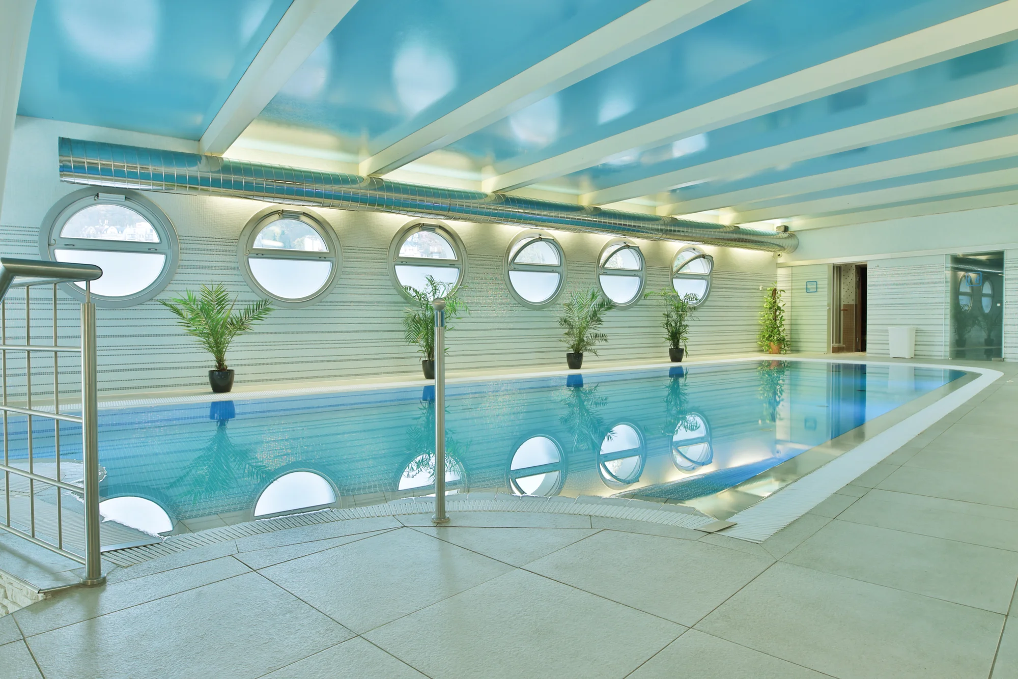 4* pobyt v centru Karlových Varů s polopenzí, neomezeným wellness a masážemi