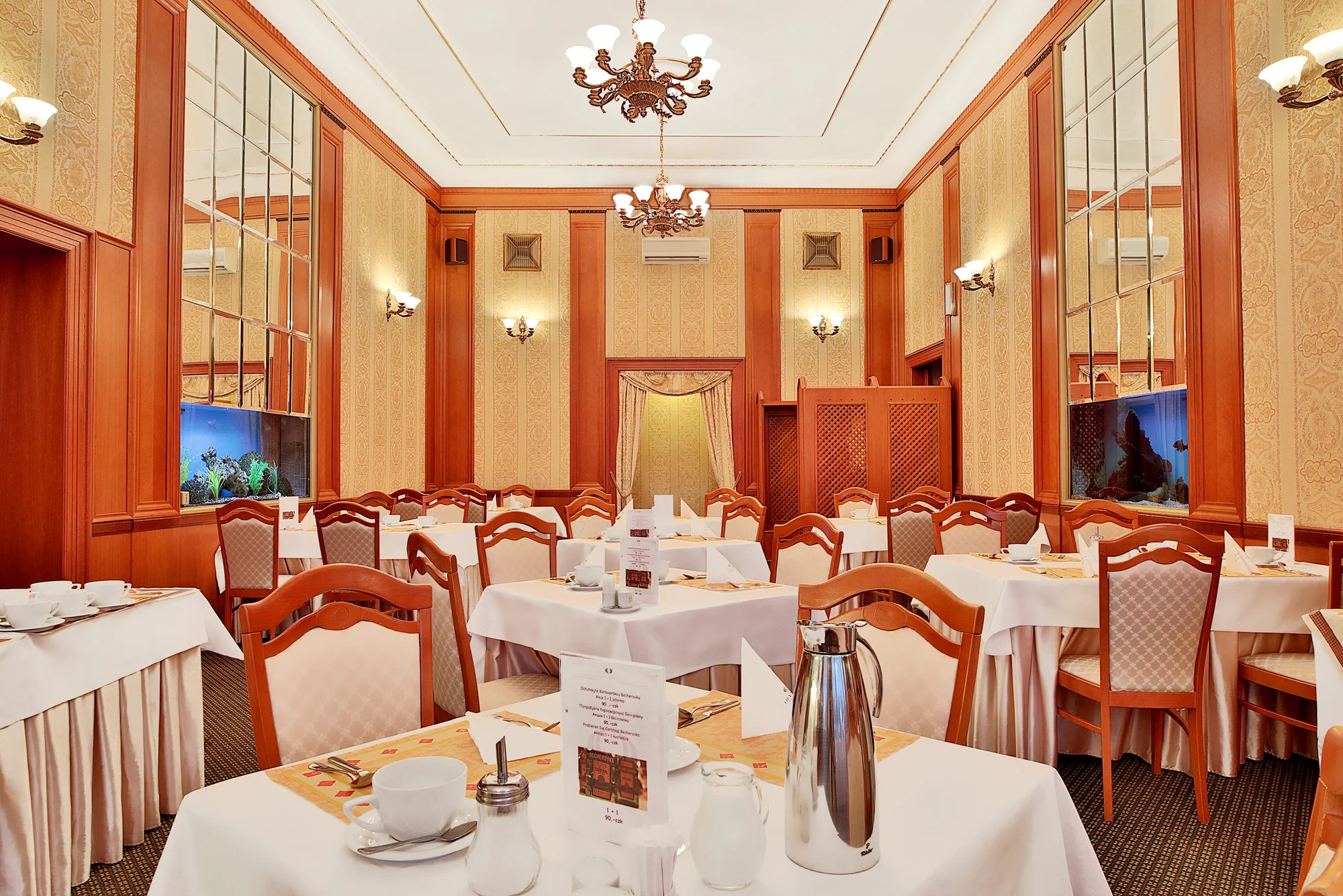 4* pobyt v centru Karlových Varů s polopenzí, neomezeným wellness a masážemi