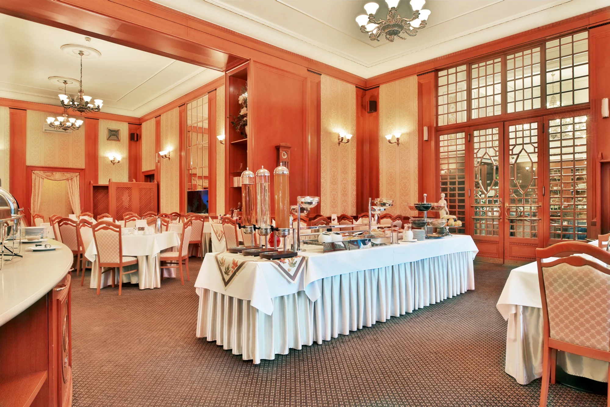 4* pobyt v centru Karlových Varů s polopenzí, neomezeným wellness a masážemi