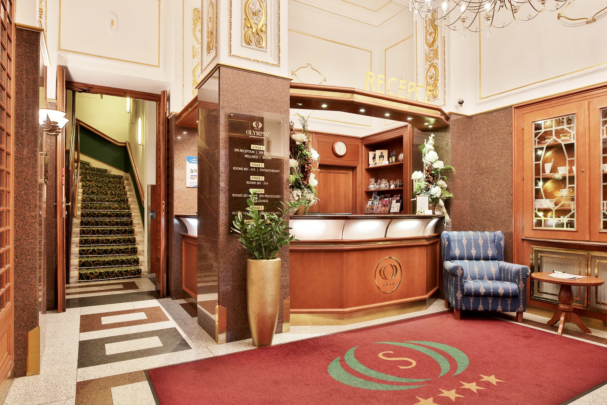4* pobyt v centru Karlových Varů s polopenzí, neomezeným wellness a masážemi