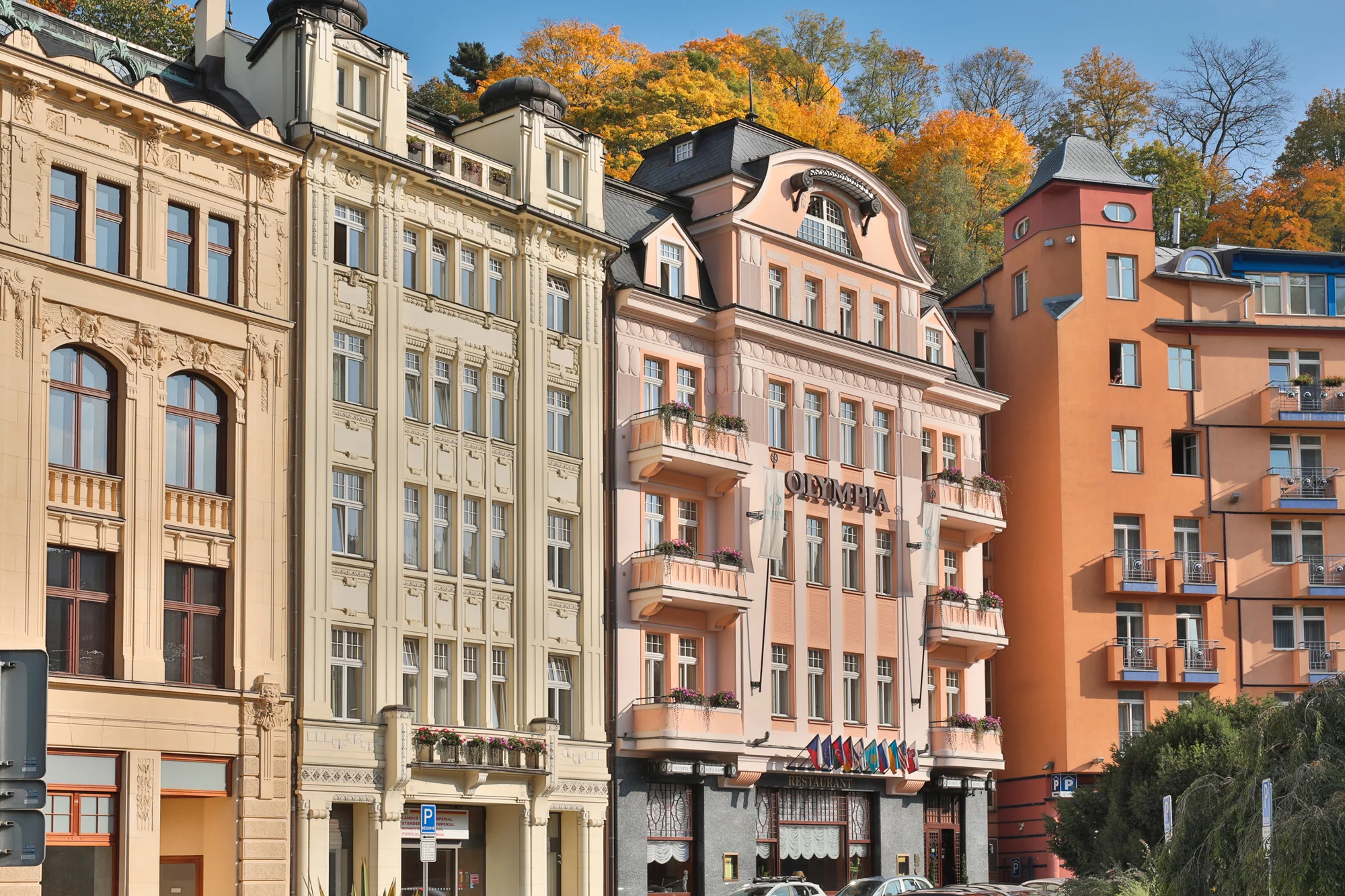 4* pobyt v centru Karlových Varů s polopenzí, neomezeným wellness a masážemi