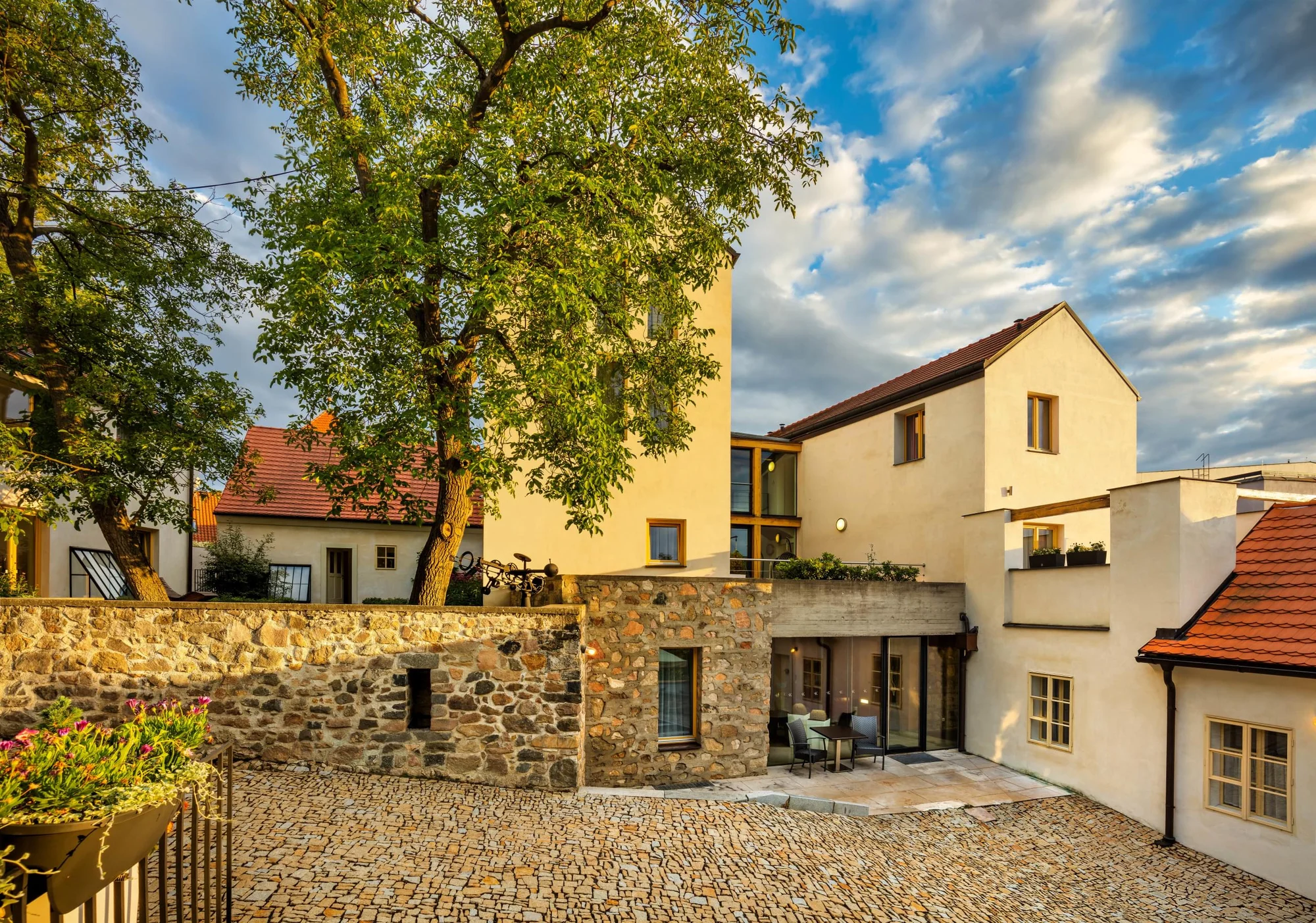 Relax v designovém hotelu v Benešově: snídaně i vstupenky na Konopiště