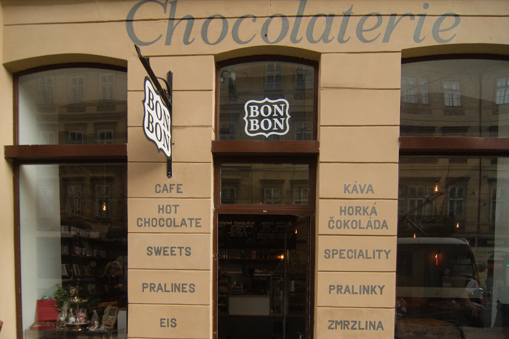 Degustace tří druhů horké čokolády či fondue s lesním ovocem v Chocolaterii Bon Bon: 1 až 3 osoby