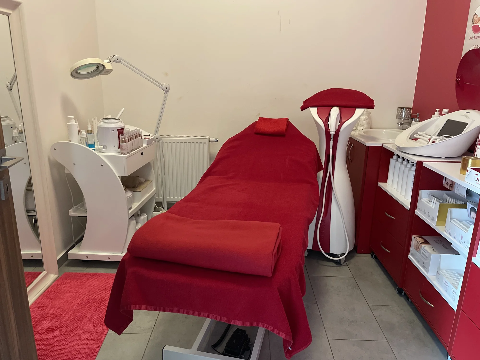 Kosmetická péče o tělo: peeling, masáž, zeštíhlující i anti-age procedura