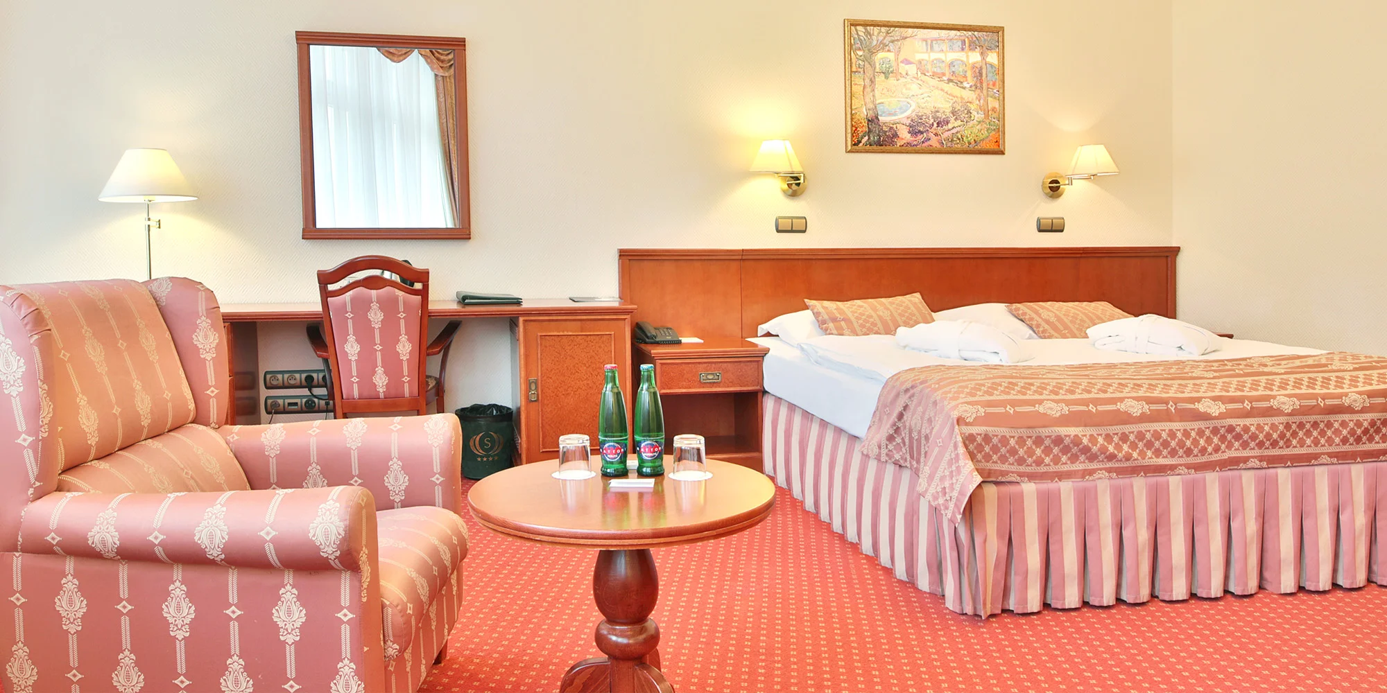 4* pobyt v centru Karlových Varů s polopenzí, neomezeným wellness a masážemi