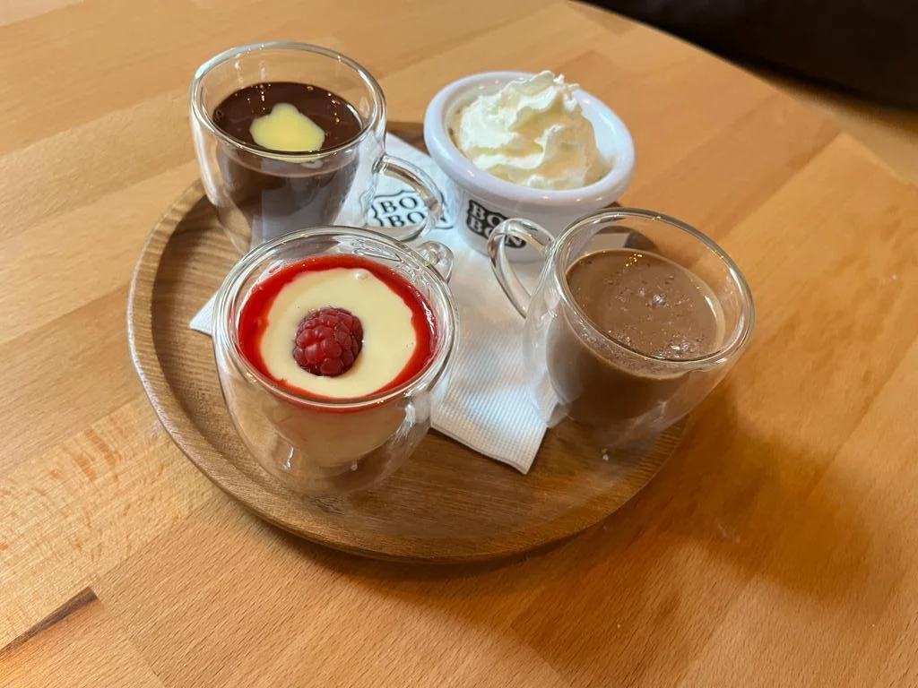 Degustace tří druhů horké čokolády či fondue s lesním ovocem v Chocolaterii Bon Bon: 1 až 3 osoby