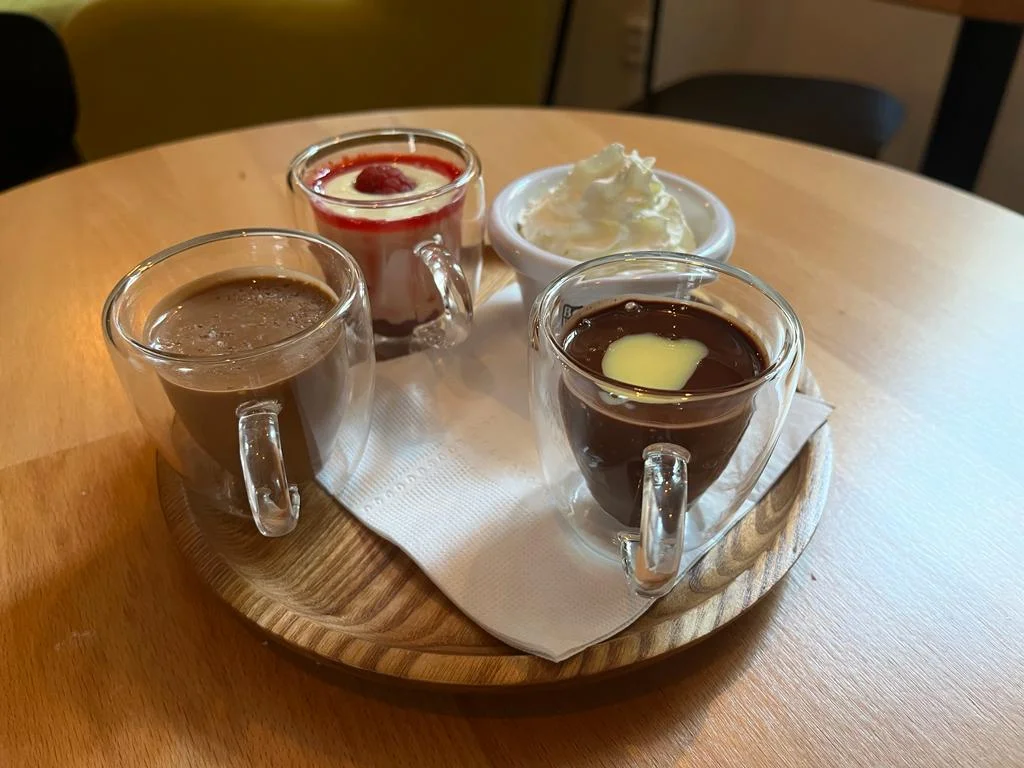 Degustace tří druhů horké čokolády či fondue s lesním ovocem v Chocolaterii Bon Bon: 1 až 3 osoby
