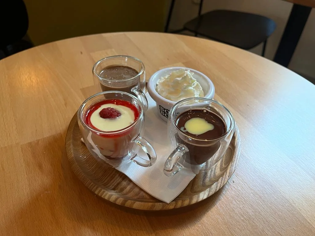 Degustace tří druhů horké čokolády či fondue s lesním ovocem v Chocolaterii Bon Bon: 1 až 3 osoby