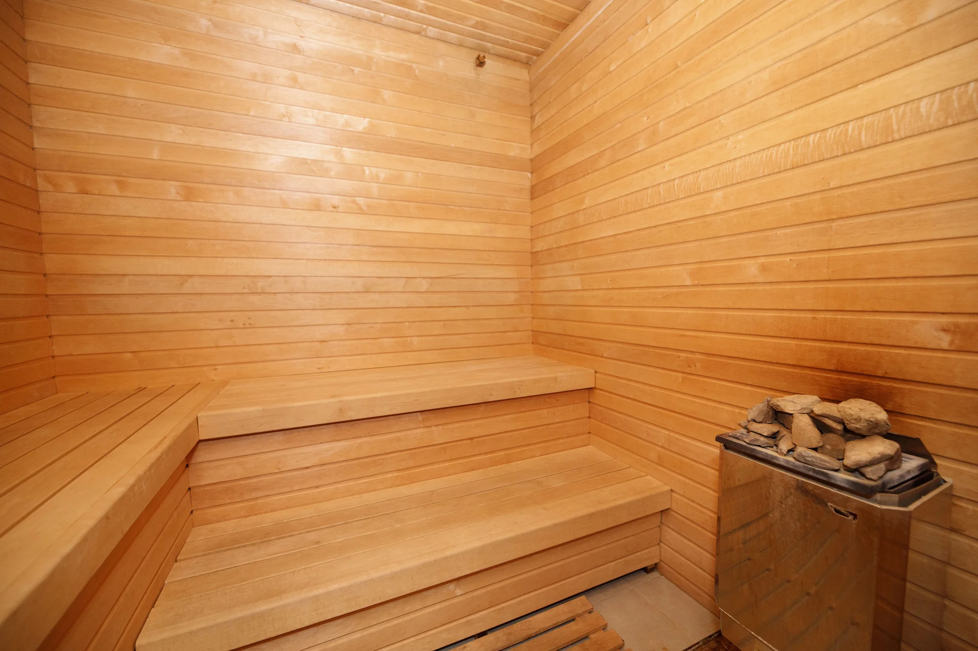 Veřejný wellness s bazénem, saunami, vířivkou a posilovnou pro dospělé i rodinu