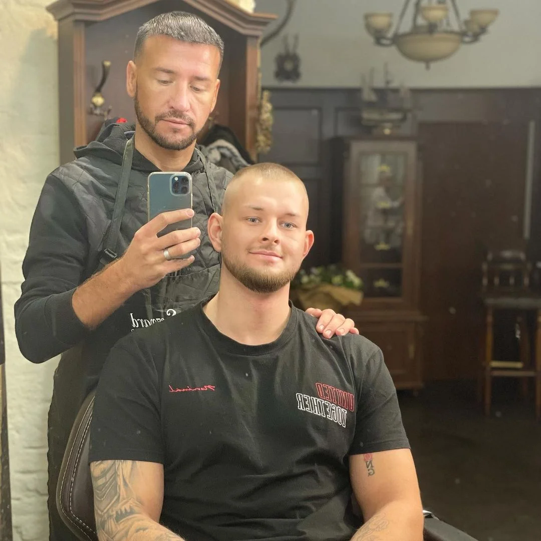 Pánský módní barber střih i úprava vousů v barbershopu na Vinohradech
