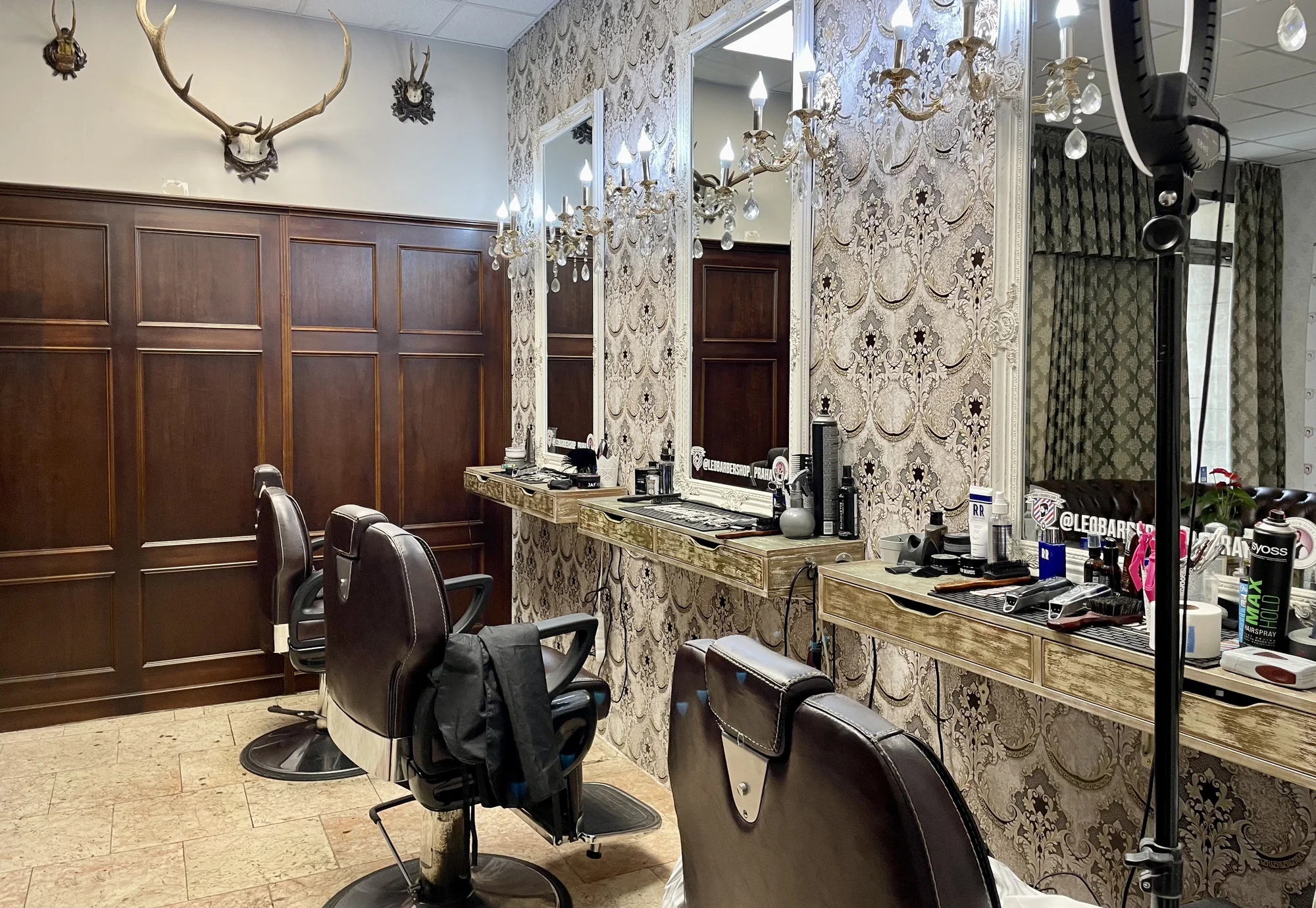 Pánský módní barber střih i úprava vousů v barbershopu na Vinohradech