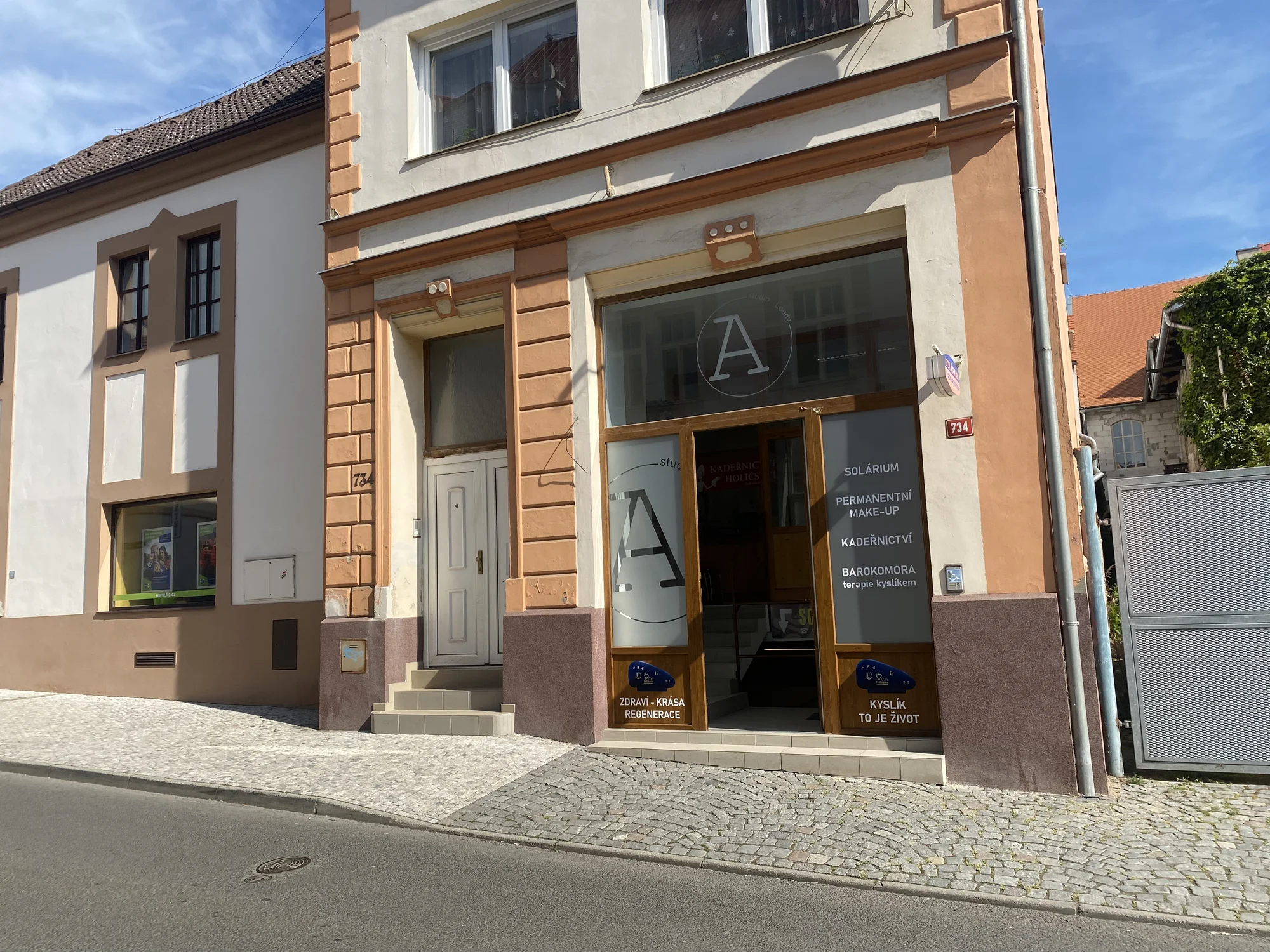 Permanentní make-up a laminace obočí a řas: otevřené vouchery na 500 až 3000 Kč