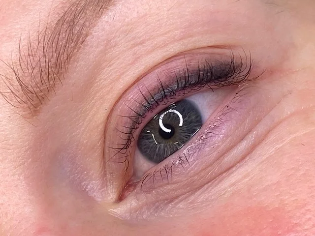 Permanentní make-up a laminace obočí a řas: otevřené vouchery na 500 až 3000 Kč