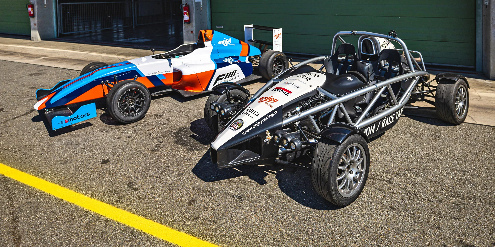 Bláznivá jízda v Ariel atom nebo Formuli F4 na letištním okruhu Kámen 1,5 hod. od Prahy