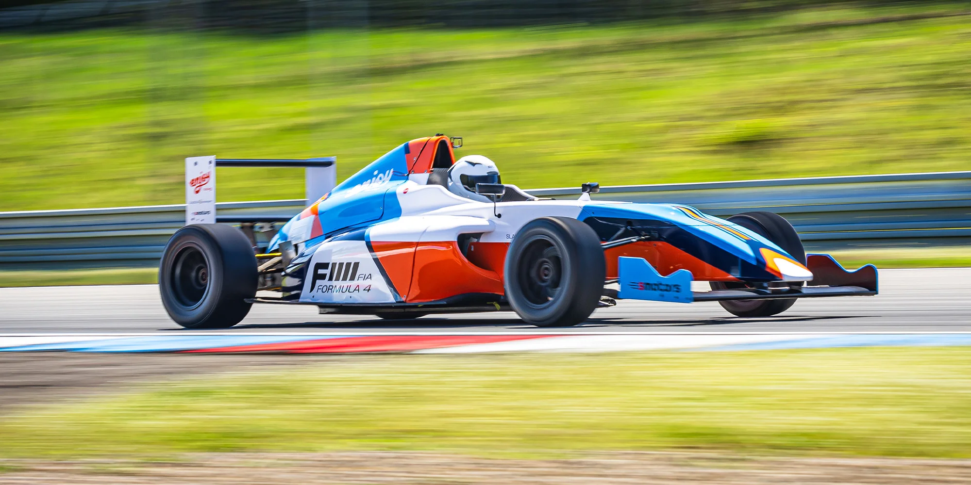Bláznivá jízda v Ariel atom nebo Formuli F4 na letištním okruhu Kámen 1,5 hod. od Prahy