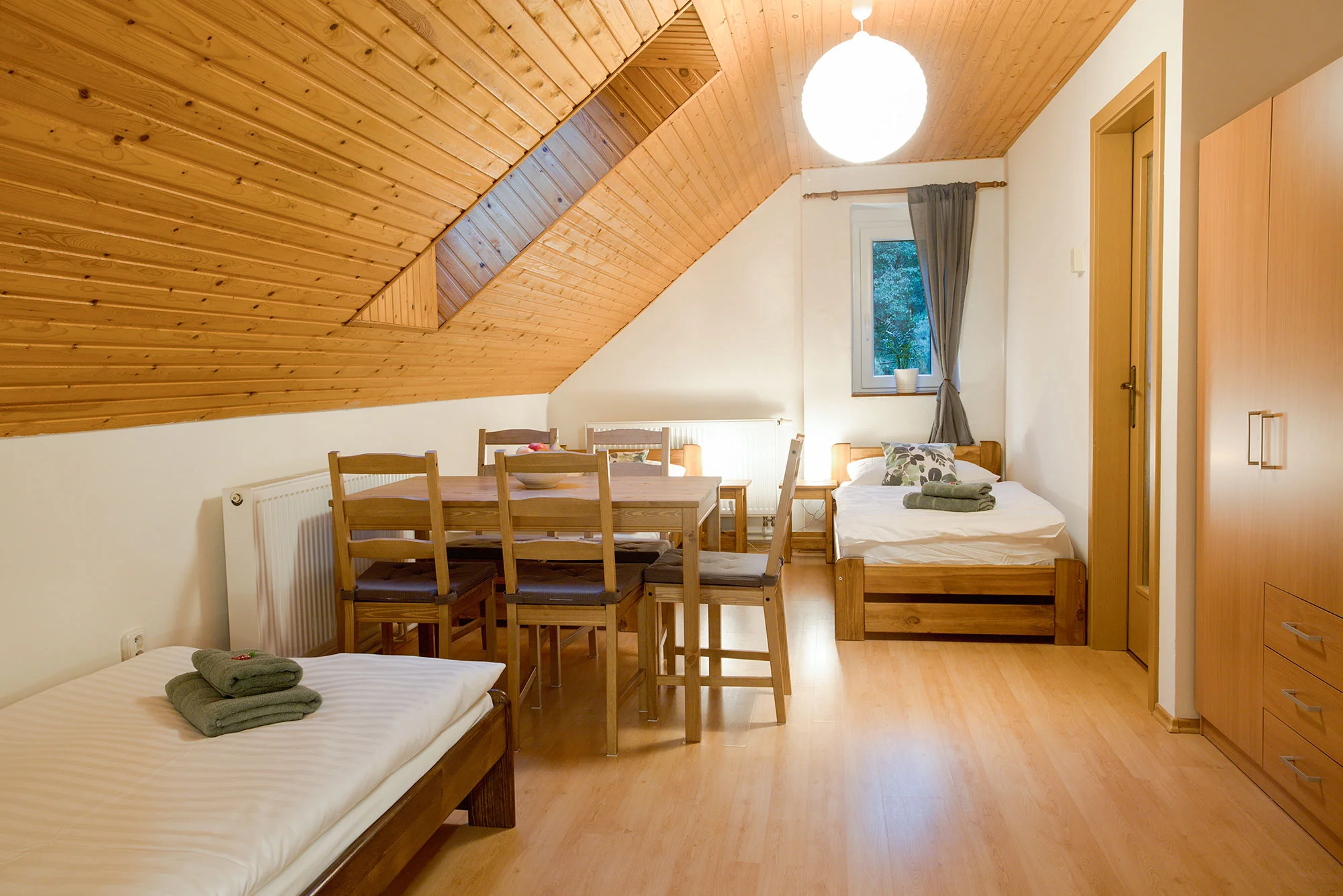 Apartmány v Jizerkách až pro 6 osob: dárek, lahev sektu na pokoji, zahrada, gril, dětské hřiště
