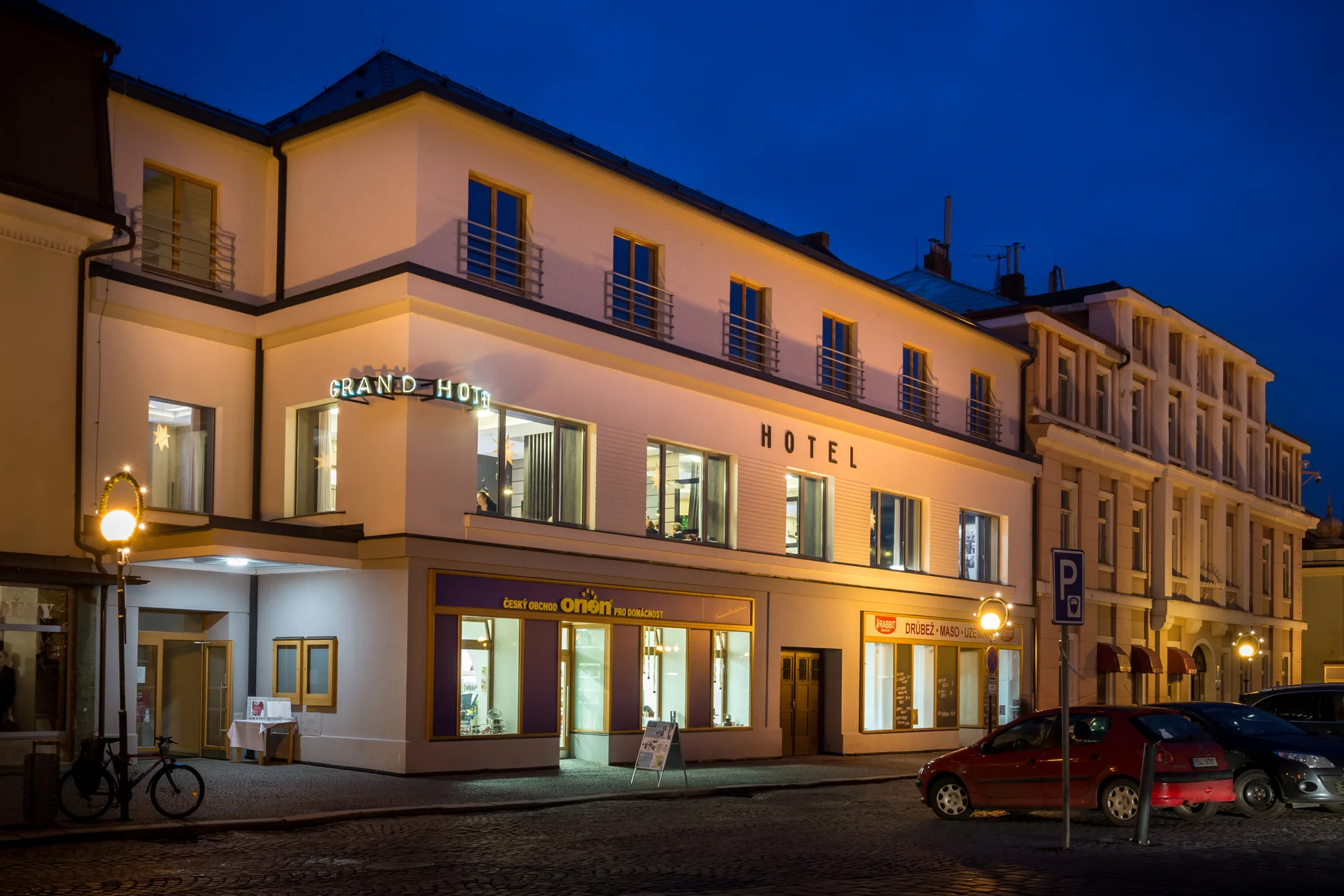 Pobyt v centru Čáslavi pro 2 osoby: snídaně i občerstvení s vínem