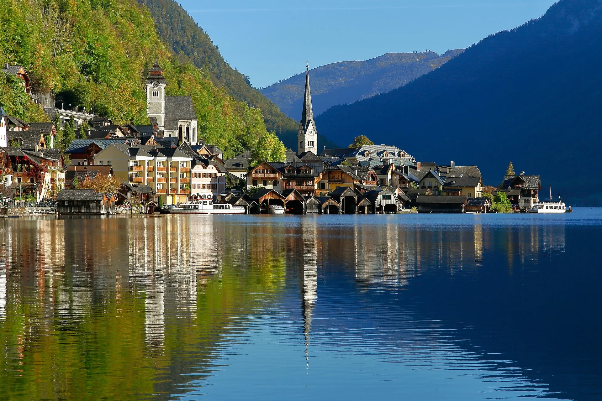 Výlet k rakouským jezerům Hallstatt a Gosausee: projížďka lodí i prohlídka městečka a výhled na Dachstein