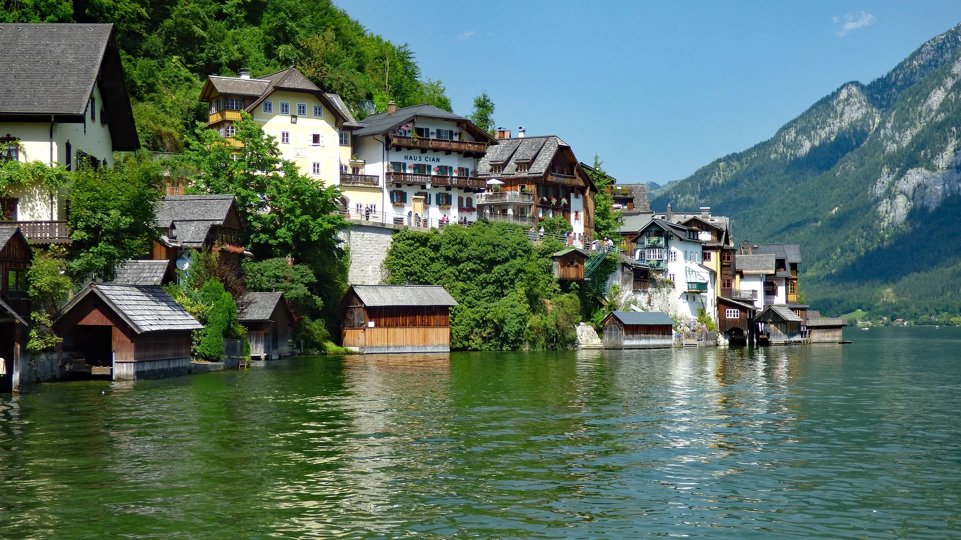 Výlet k rakouským jezerům Hallstatt a Gosausee: projížďka lodí i prohlídka městečka a výhled na Dachstein