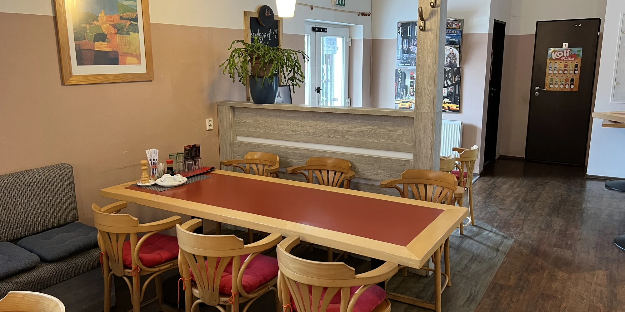 Pestré vegetariánské sety s 40 nebo 70 kousky sushi a salátem wakame