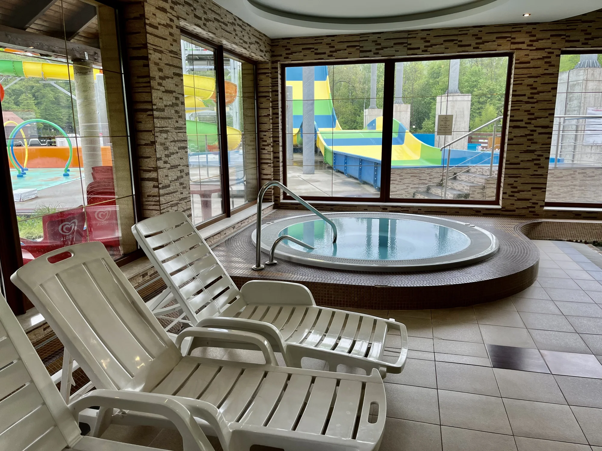 Za odpočinkem i zábavou na polskou stranu Zlatých hor: wellness, atrakce i možnost all inclusive v ceně