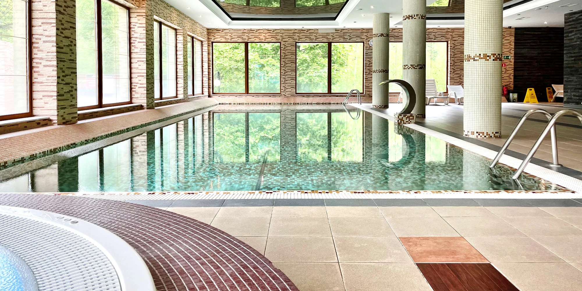 Za odpočinkem i zábavou na polskou stranu Zlatých hor: wellness, atrakce i možnost all inclusive v ceně