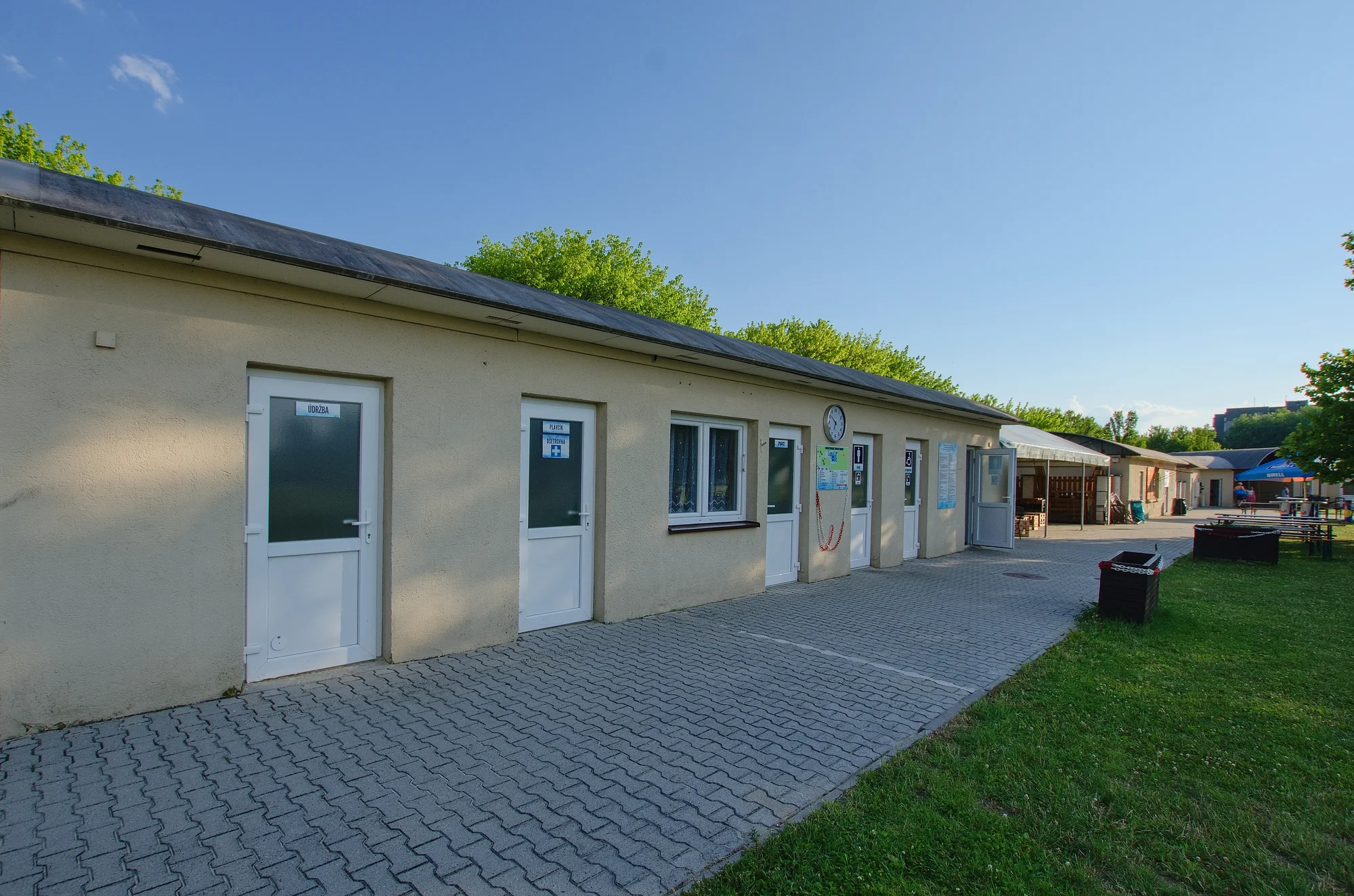Celodenní vstupné na koupaliště: plavecký bazén, tobogán i brouzdaliště