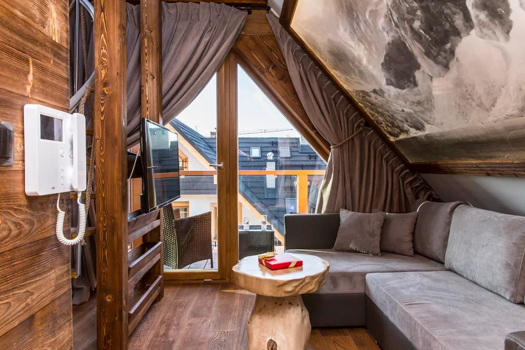 Nové apartmány v Zakopaném až pro 6 osob: cena za celý apartmán, neomezeně sauna a venkovní geotermální bazén