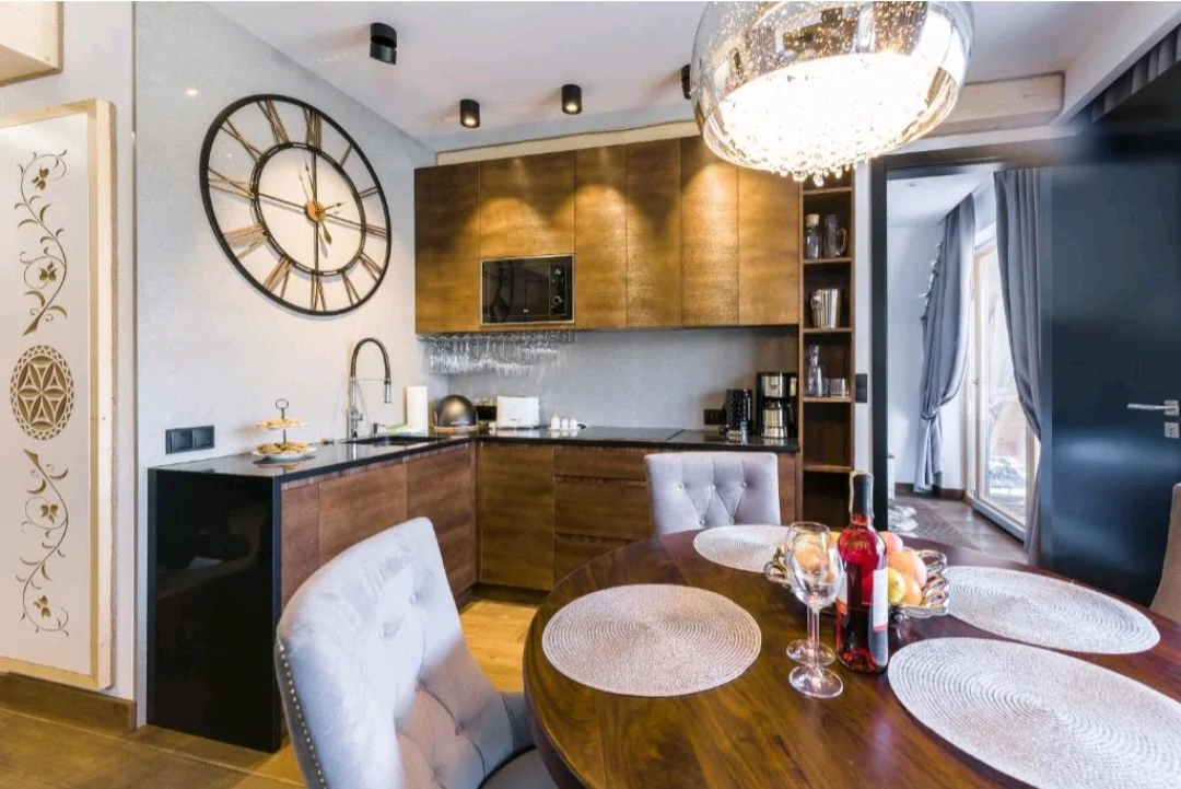 Nové apartmány v Zakopaném až pro 6 osob: cena za celý apartmán, neomezeně sauna a venkovní geotermální bazén