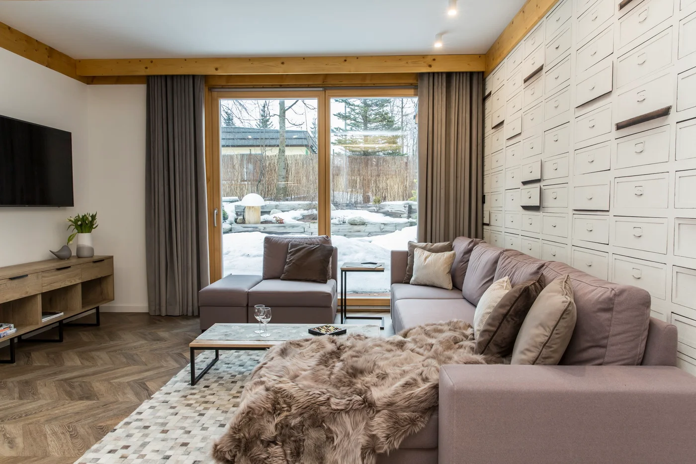 Nové apartmány v Zakopaném až pro 6 osob: cena za celý apartmán, neomezeně sauna a venkovní geotermální bazén