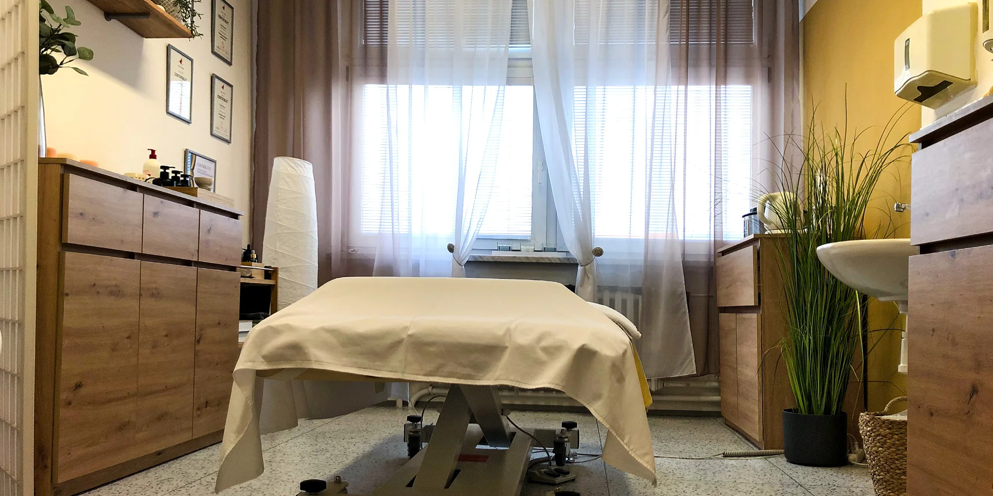 60min. masáž dle výběru i permanentky: záda a šíje, nohy či baňkování