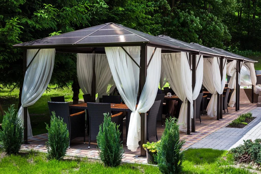 Luxusní čtyřchodové menu v Ostrově pro dva: jelení guláš, tagliatelle i Pavlova