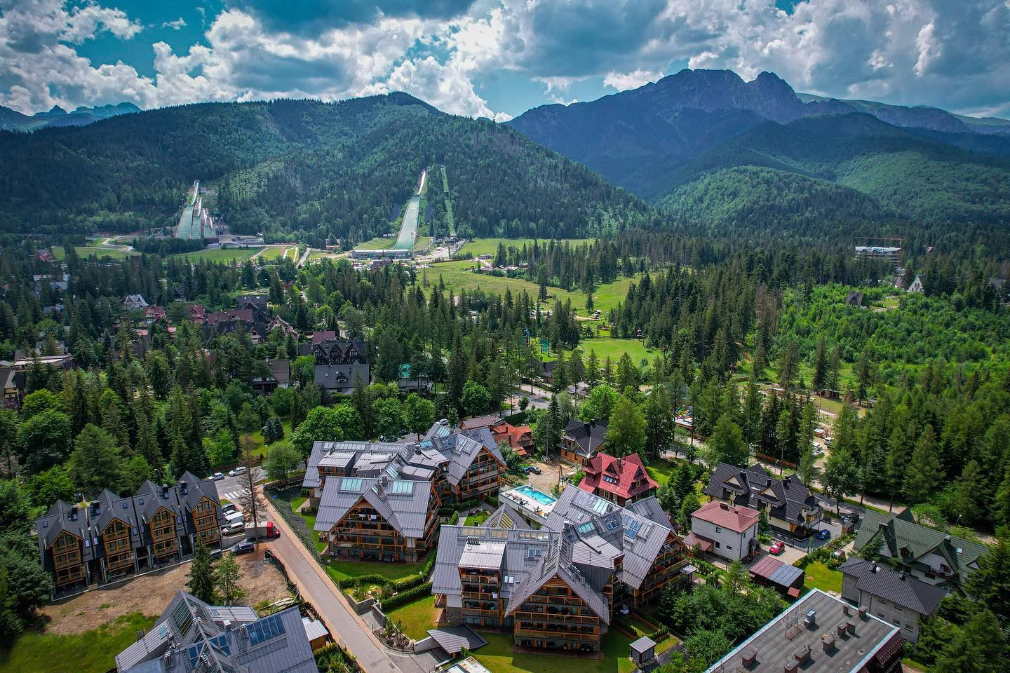 Nové apartmány v Zakopaném až pro 6 osob: cena za celý apartmán, neomezeně sauna a venkovní geotermální bazén