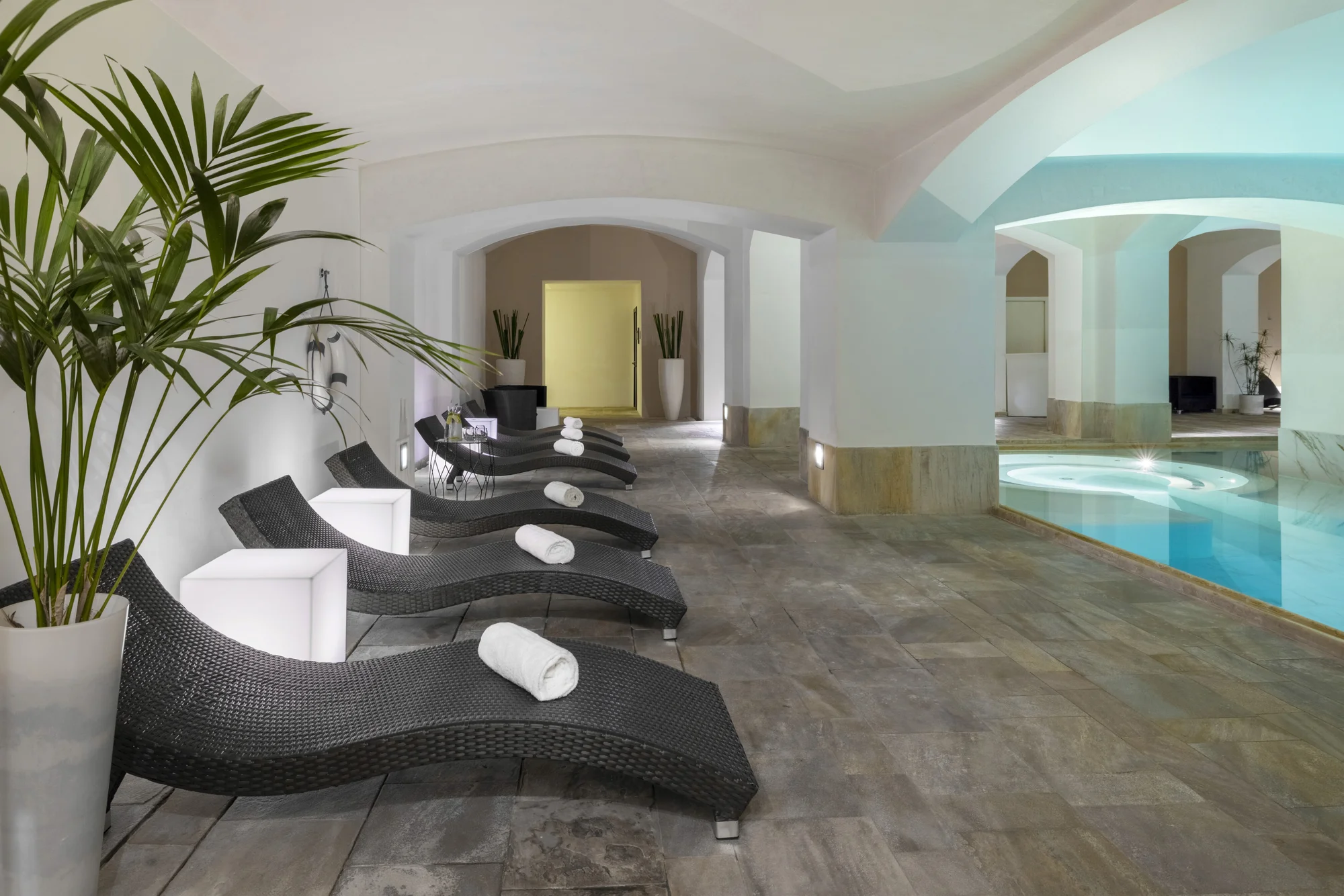 5* hotel v novorenesančním paláci v centru Prahy: luxusní pokoje, varianty se snídaní i vstupem do spa