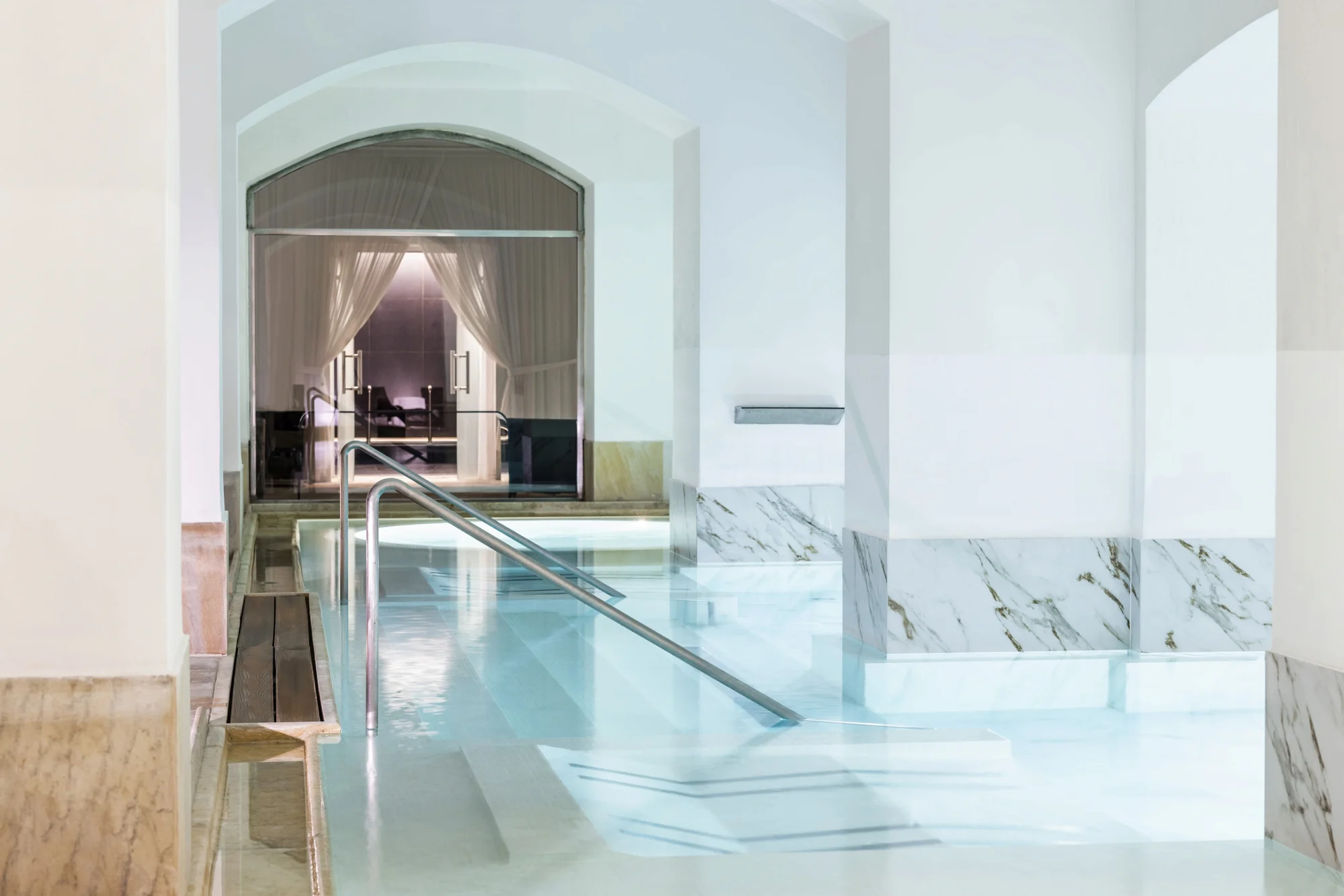 5* hotel v novorenesančním paláci v centru Prahy: luxusní pokoje, varianty se snídaní i vstupem do spa