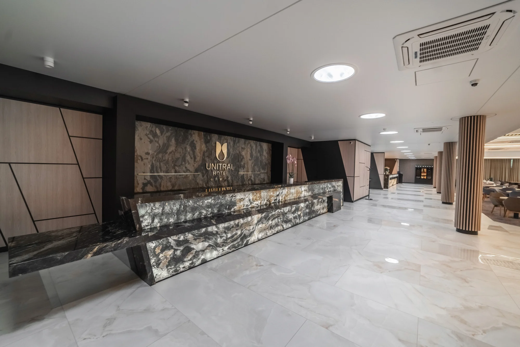 4* rodinný hotel s termálními lázněmi: polopenze, dětské hřiště i herna, 300 m od pláže
