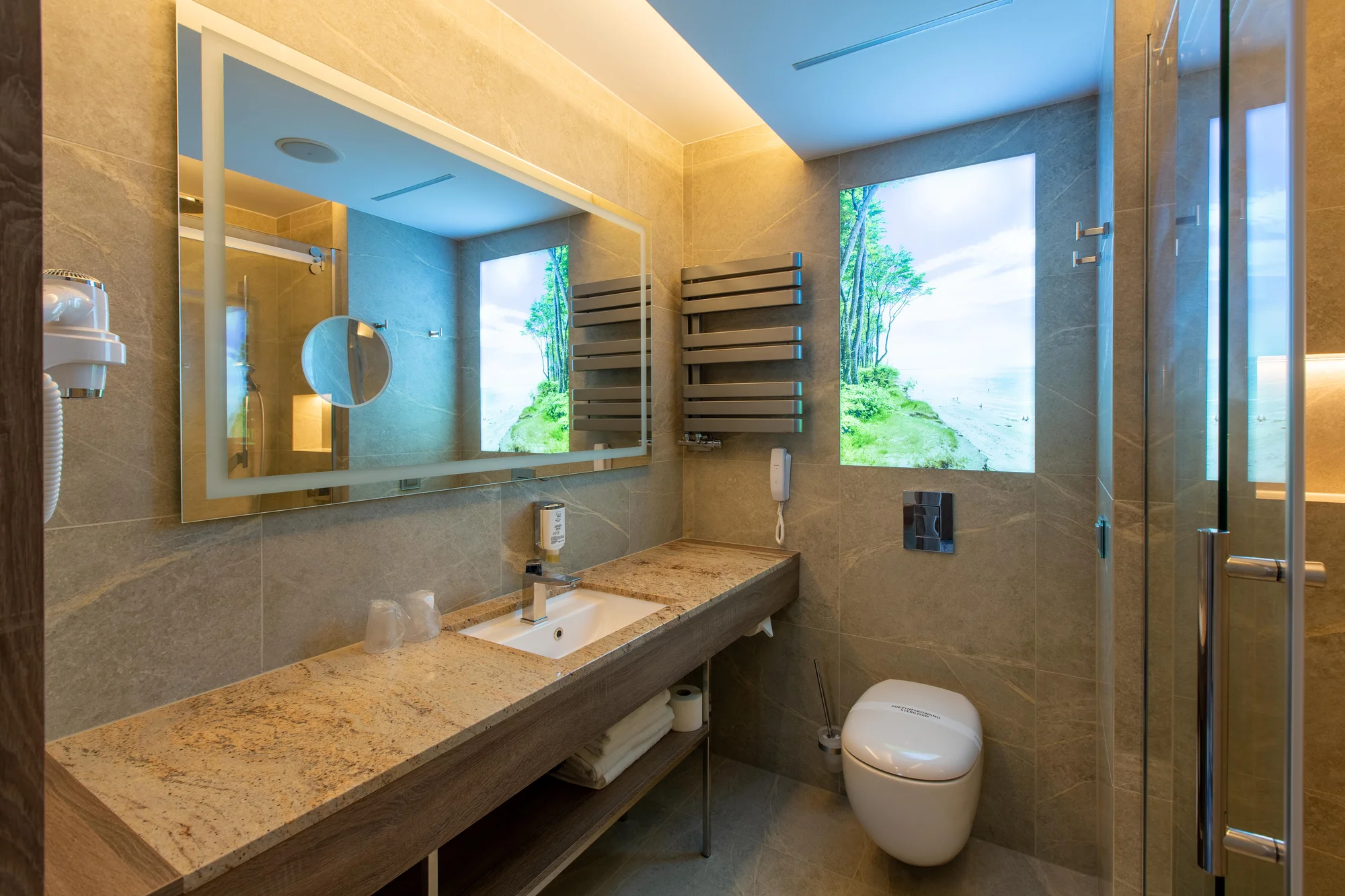 4* rodinný hotel s termálními lázněmi: polopenze, dětské hřiště i herna, 300 m od pláže