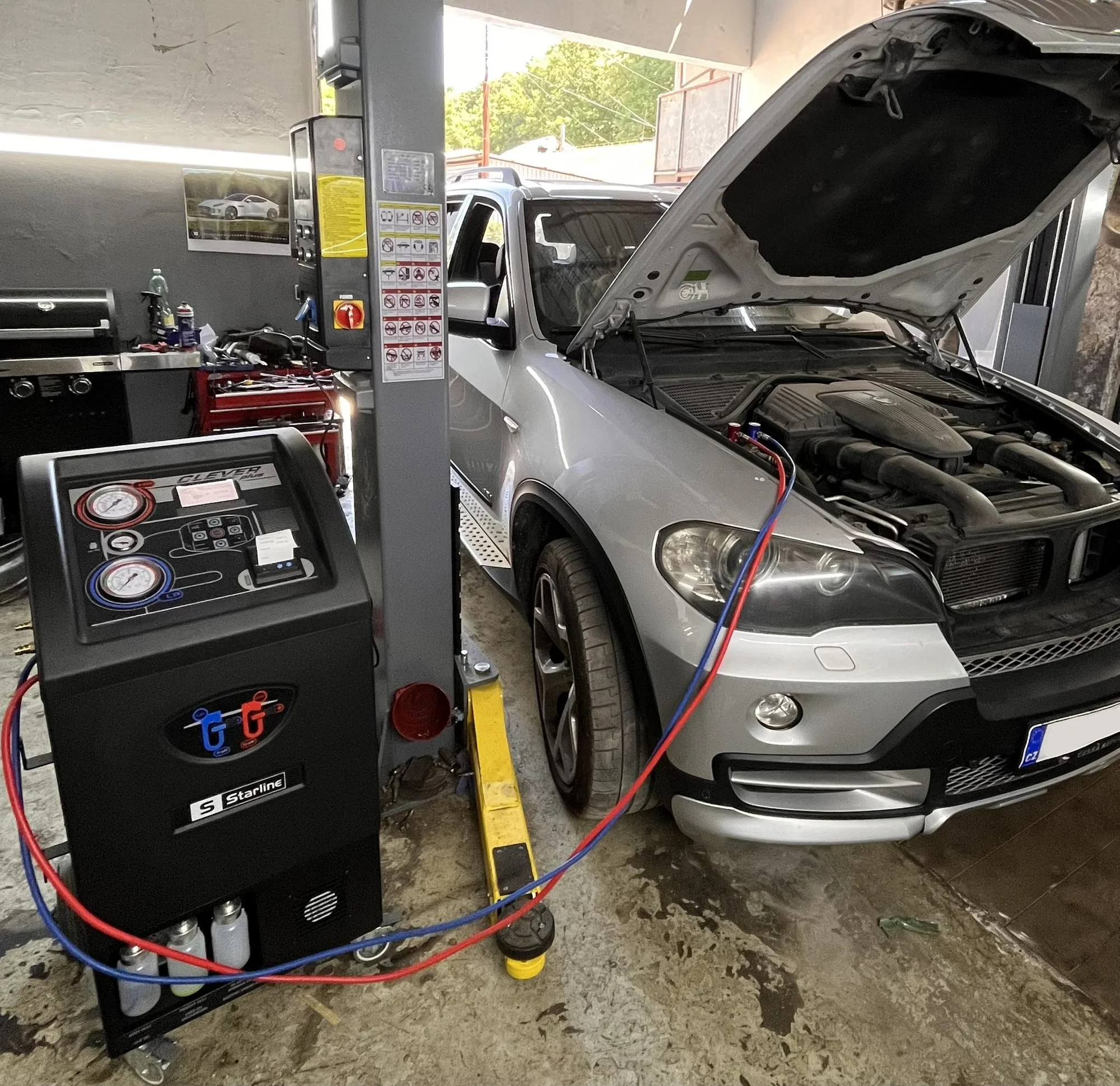 Výměna motorového oleje vč. výměny filtru, prohlídka vozidla i možnost dekarbonizace motoru
