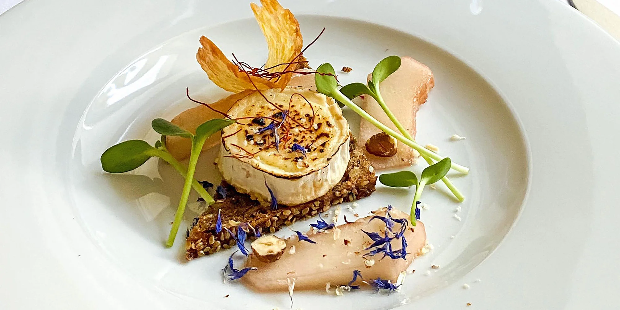 Luxusní čtyřchodové menu v Ostrově pro dva: jelení guláš, tagliatelle i Pavlova