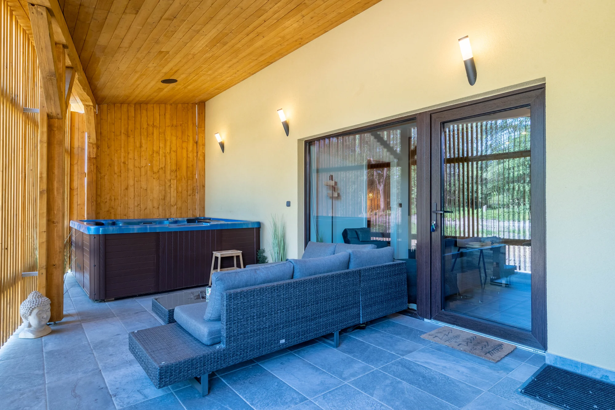 Designově zařízený dům s wellness jen pro vás: 2 ložnice, vířivka, sauna a kapacita až 6 osob