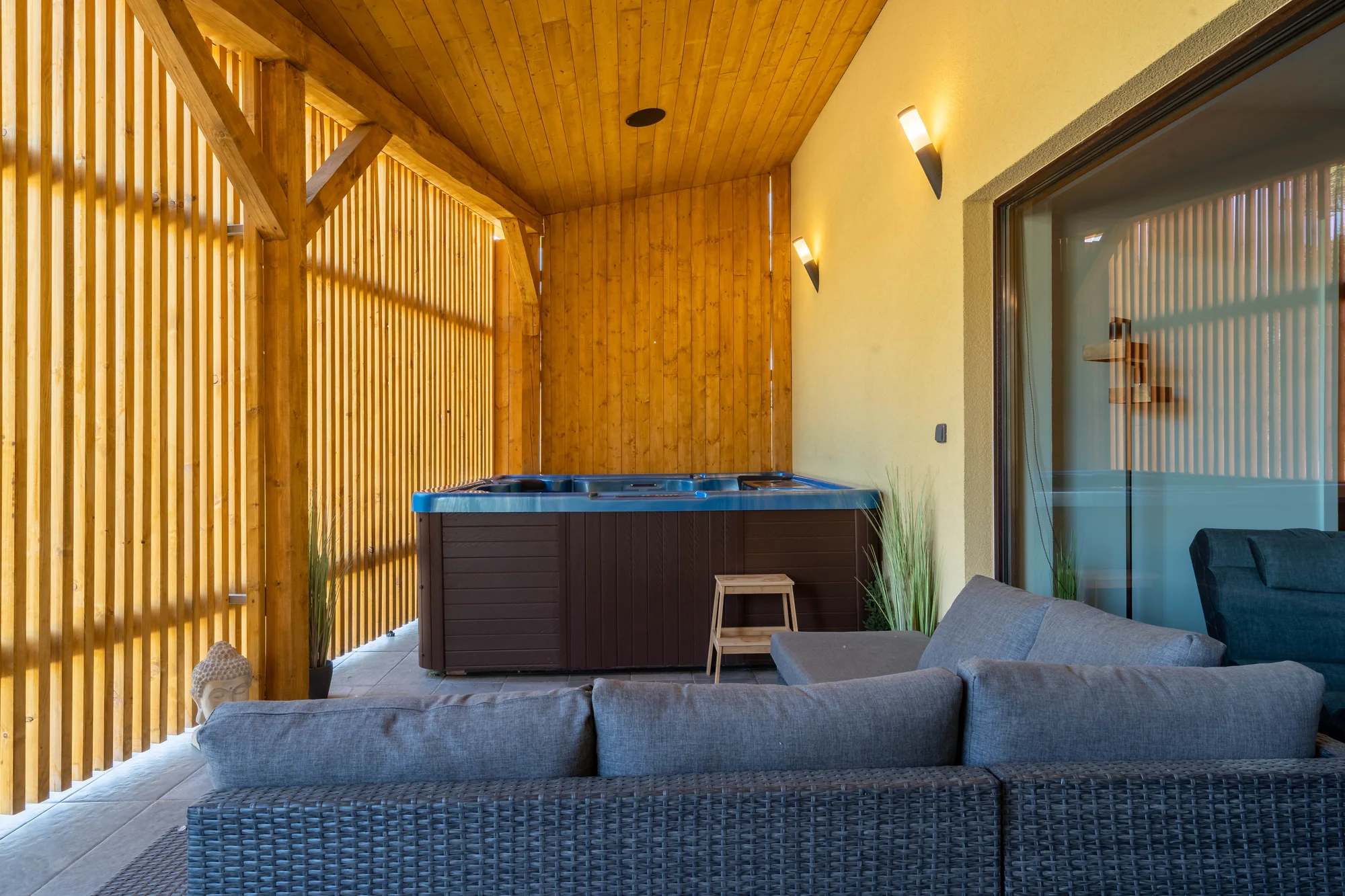 Designově zařízený dům s wellness jen pro vás: 2 ložnice, vířivka, sauna a kapacita až 6 osob